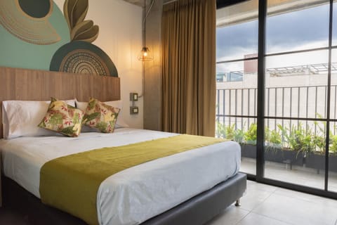 Deluxe Double Room, 1 King Bed, Balcony, City View | Iron/ironing board, free WiFi, bed sheets