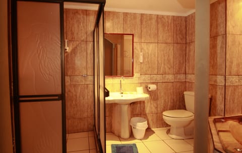 Ocean view room | Bathroom | Shower, rainfall showerhead, designer toiletries, hair dryer