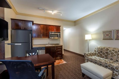 Suite, 1 Bedroom, Non Smoking | Premium bedding, pillowtop beds, in-room safe, desk