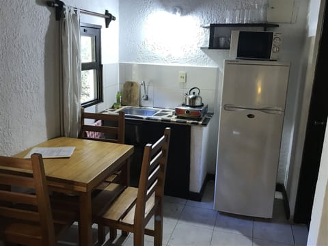 Cabin (3 people) | Private kitchen | Full-size fridge, microwave, stovetop, coffee/tea maker