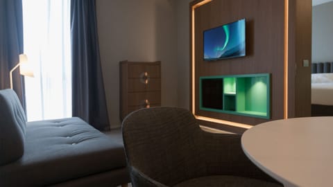 Junior Suite | Living room | 42-inch flat-screen TV with satellite channels, TV