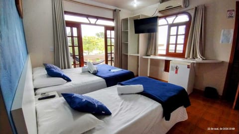 Standard Triple Room | Minibar, free WiFi, bed sheets