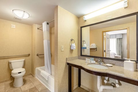 Studio, Accessible, Non Smoking | Bathroom | Combined shower/tub, free toiletries, hair dryer, towels