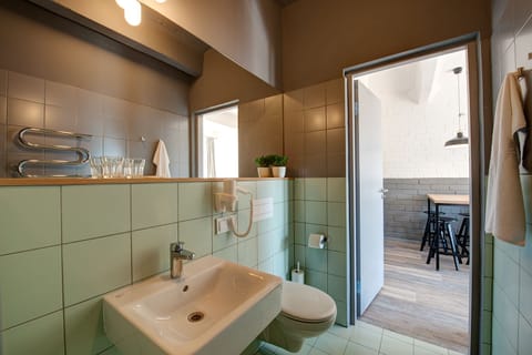 Family Suite, Terrace | Bathroom | Shower, free toiletries, hair dryer, towels