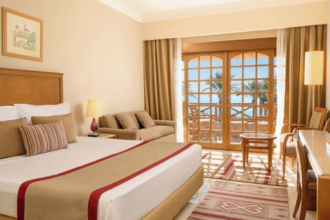 Deluxe Room, Sea View (Nelson Queen) | Minibar, in-room safe, blackout drapes, iron/ironing board