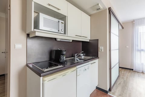 Superior One Bedroom Apartment | Private kitchen | Fridge, microwave, dishwasher, coffee/tea maker