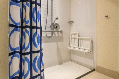 Separate tub and shower, free toiletries, hair dryer, bathrobes