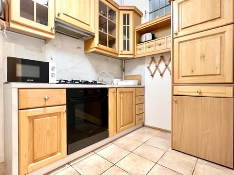 Deluxe Apartment, 2 Bedrooms, Ground Floor (Podwale 29/6) | Private kitchen | Fridge, stovetop, coffee/tea maker, electric kettle