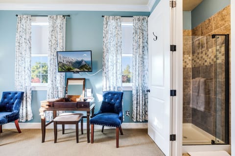 Romantic Room, 1 King Bed, Garden View | 1 bedroom, premium bedding, minibar, individually decorated