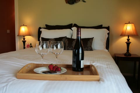 Romantic Suite, 1 King Bed, Fireplace, Garden View | Premium bedding, minibar, individually decorated, individually furnished