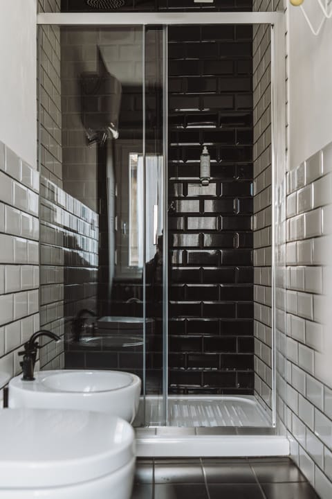 Panoramic Room, 1 Double Bed, City View | Bathroom | Shower, free toiletries, hair dryer, bidet