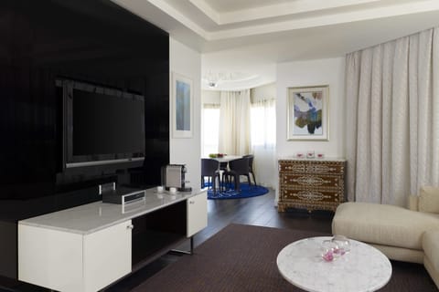 Executive Suite, 1 King Bed, Non Smoking | Living room | 32-inch LCD TV with satellite channels, TV, iPod dock