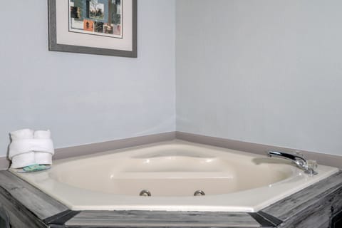 Private spa tub