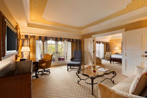 Del Mar 1 BR Suite 1 King | Premium bedding, minibar, in-room safe, desk