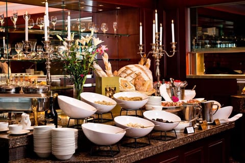 Breakfast, lunch, dinner served; local cuisine