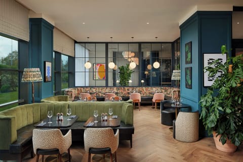 Breakfast, lunch, dinner served; ocean views