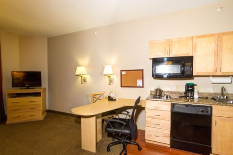 Studio Suite, 2 Double Beds | Private kitchen | Fridge, microwave, stovetop, dishwasher