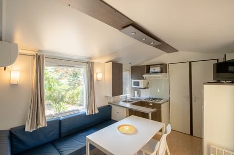 Family Mobile Home, 2 Bedrooms (famille 3m) | Living area | TV, table tennis