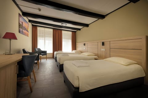 Standard Triple Room | Desk, free WiFi, bed sheets