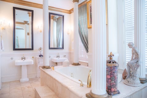 Presidential Room, 1 King Bed | Bathroom | Shower, designer toiletries, hair dryer, bathrobes