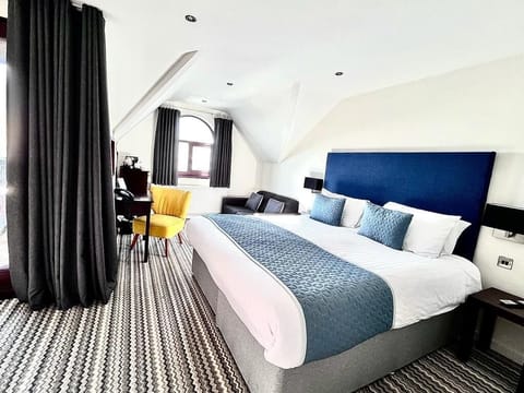 Executive Room | 1 bedroom, Egyptian cotton sheets, premium bedding, desk