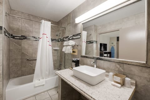 Superior Room, 1 King Bed, Non Smoking | Bathroom | Free toiletries, hair dryer, towels