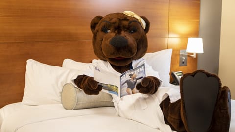 Hypo-allergenic bedding, in-room safe, desk, laptop workspace