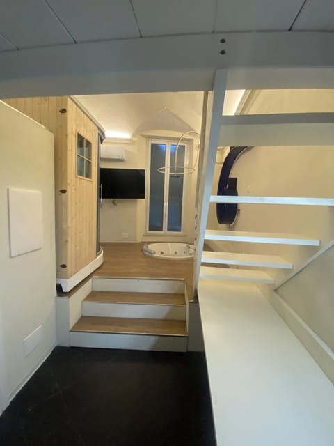 Presidential Apartment | Premium bedding, down comforters, pillowtop beds, in-room safe