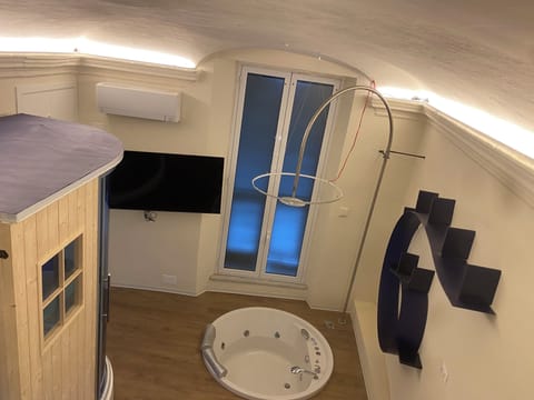 Presidential Apartment | Jetted tub