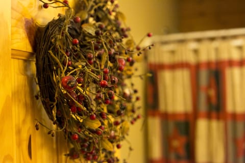 Premium Suite, 2 Bedrooms, Kitchen | Bathroom | Free toiletries, towels, shampoo