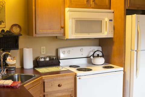 Fridge, microwave, coffee/tea maker, cookware/dishes/utensils