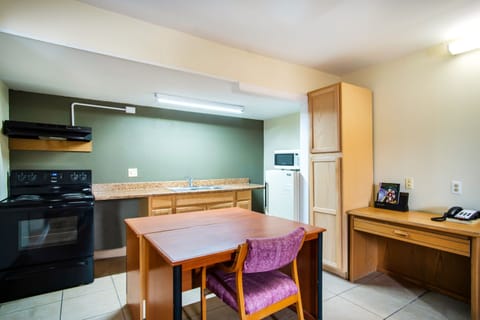 Room, 2 Double Beds, Smoking, Kitchen | Private kitchen | Fridge, microwave