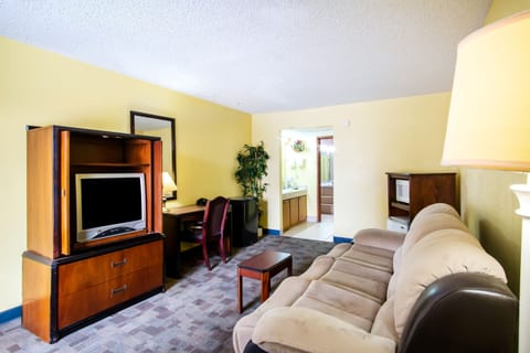 Premium Room, 1 King Bed, Jetted Tub | Desk, iron/ironing board, free WiFi, alarm clocks