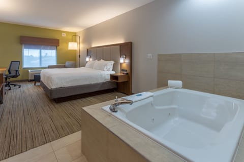 Suite, 1 King Bed | In-room safe, desk, laptop workspace, blackout drapes