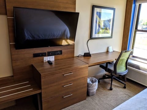 In-room safe, desk, laptop workspace, blackout drapes