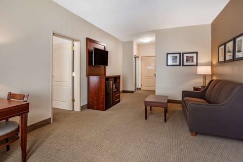 Suite, Multiple Beds, Non Smoking | Desk, blackout drapes, iron/ironing board, free WiFi