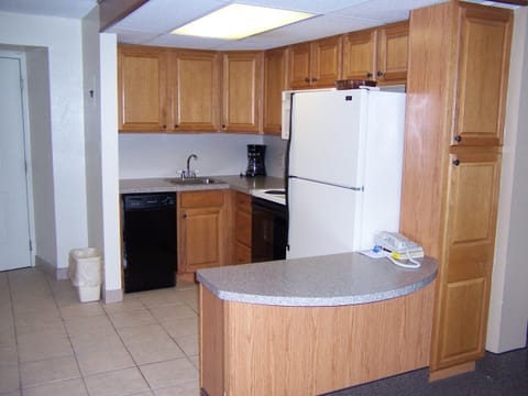 Studio Suite, Non Smoking, Beach View | Private kitchen | Full-size fridge, microwave, stovetop, dishwasher