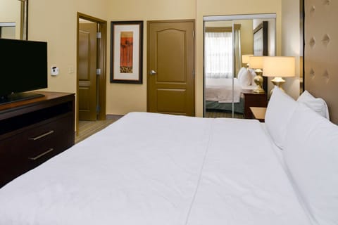 Suite, 1 King Bed, Accessible, Bathtub (Mobility & Hearing) | Premium bedding, in-room safe, desk, laptop workspace