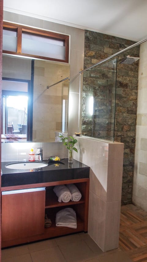 Double or Twin Room | Bathroom | Shower, free toiletries, hair dryer, towels