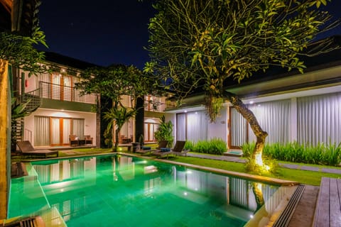 3 outdoor pools, sun loungers