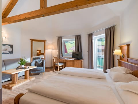 Deluxe Double Room | In-room safe, individually decorated, individually furnished, desk