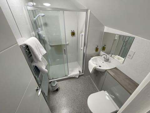 Standard Double Room, 1 Double Bed, City View | Bathroom | Separate tub and shower, free toiletries, hair dryer, towels