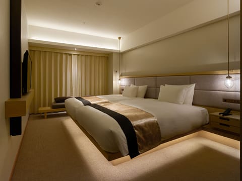 Free minibar items, in-room safe, free WiFi, bed sheets