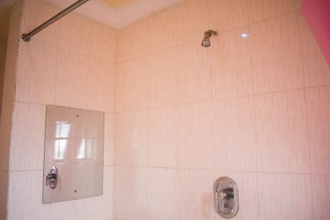 Executive Double Room | Bathroom shower