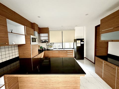 Deluxe Villa, 5 Bedrooms | Private kitchen | Fridge, microwave, oven, stovetop