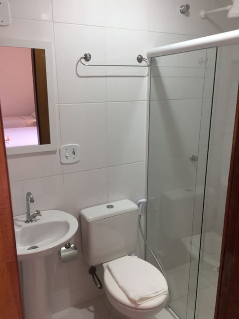 Standard Triple Room | Bathroom | Shower, hair dryer, towels