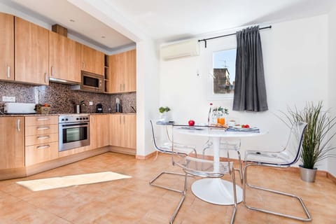 Superior Apartment, 1 Bedroom, Terrace | Dining room