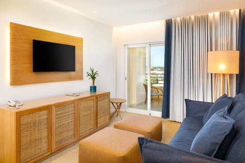 Junior Suite | Minibar, in-room safe, free WiFi