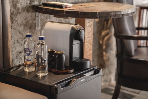 Bungalow | Minibar, desk, iron/ironing board, free WiFi