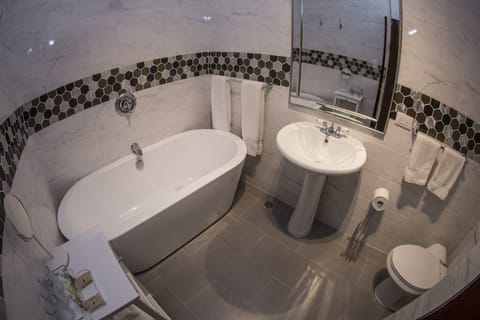 Standard Room | Bathroom | Combined shower/tub, hair dryer, towels